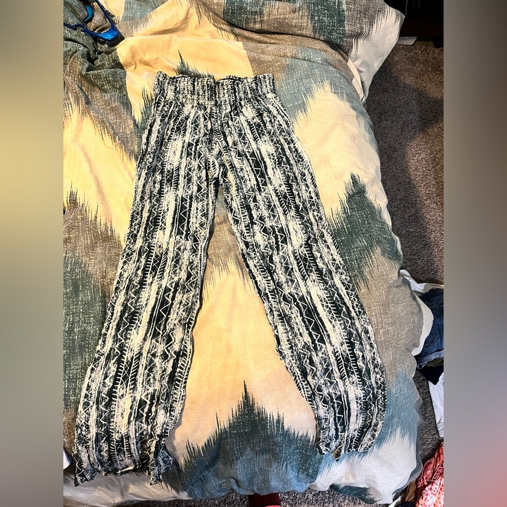 O’Niell flowly pants, blue and white, size small